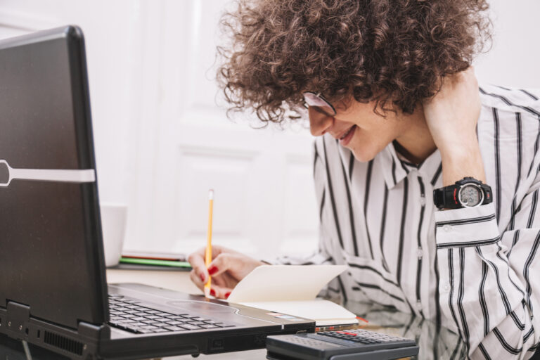 Smiling young woman using AI to write her book with DeepSeek on her laptop.
