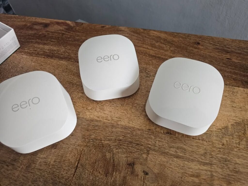 Amazon eero 6+ – budget-friendly mesh Wi-Fi system for Starlink users